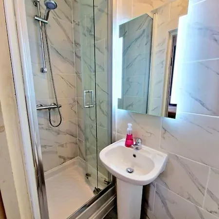 Charming Home With Private Balcony, On 1St Floor, With 2 Bathrooms, 3 Min Walk To Earl'S Court Station London Exterior photo