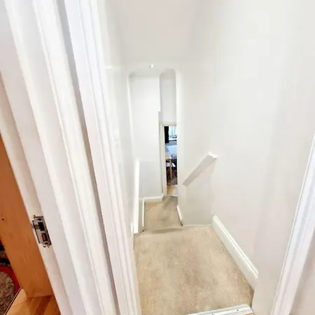 Charming Home With Private Balcony, On 1St Floor, With 2 Bathrooms, 3 Min Walk To Earl'S Court Station London Exterior photo