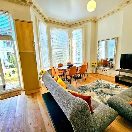 Charming Home With Private Balcony, On 1St Floor, With 2 Bathrooms, 3 Min Walk To Earl'S Court Station London Exterior photo